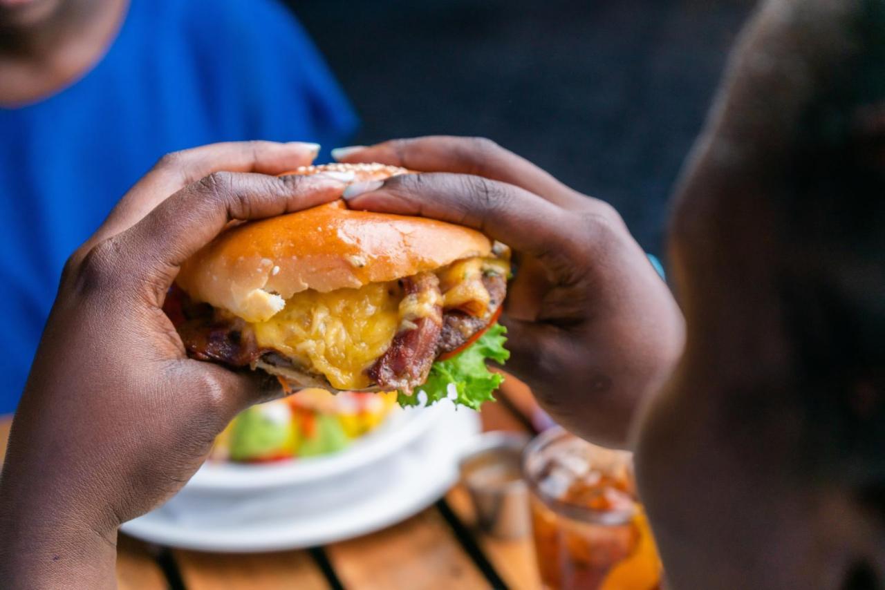 Bushpig Backpackers Vandrarhem Kampala Exteriör bild