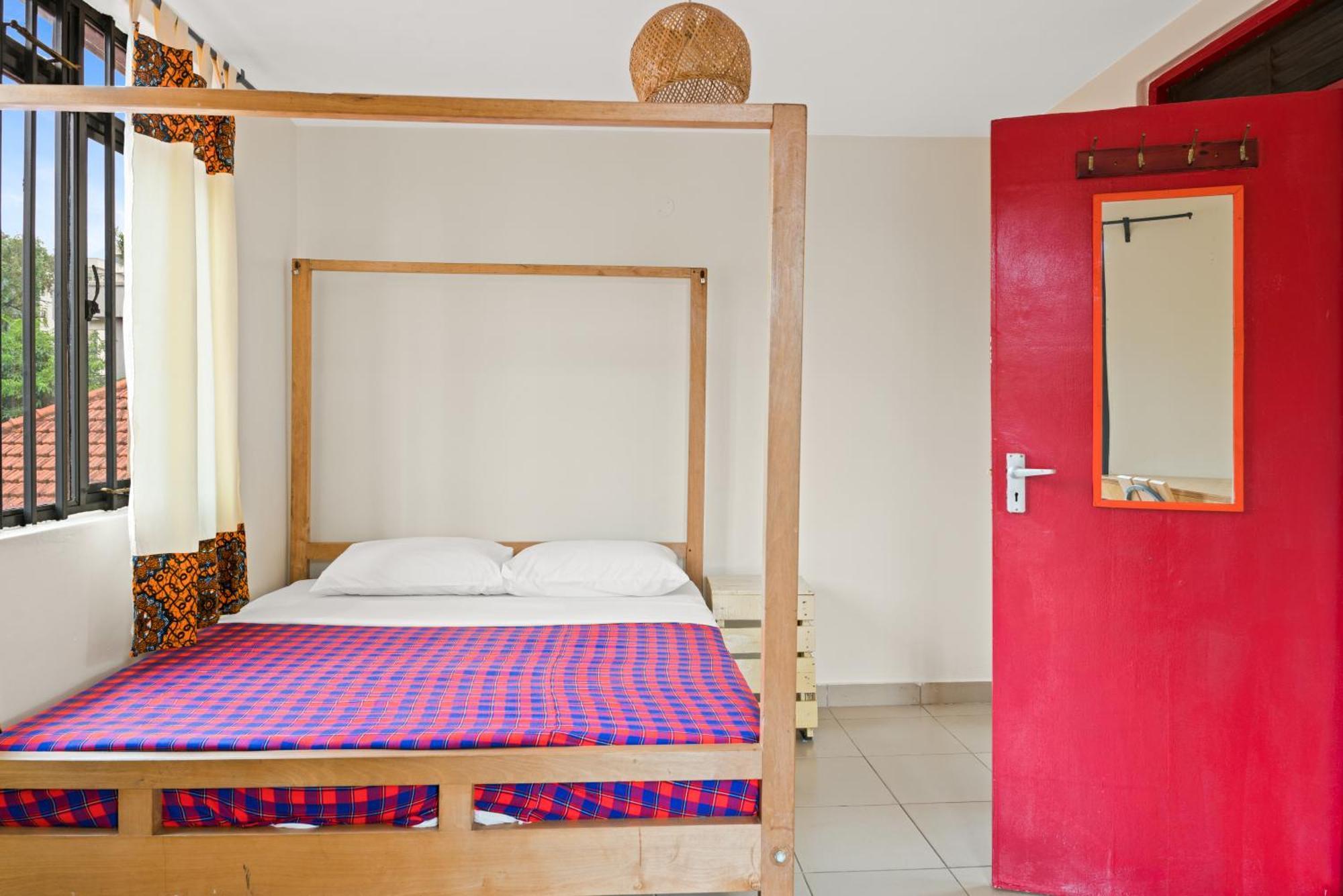 Bushpig Backpackers Vandrarhem Kampala Exteriör bild