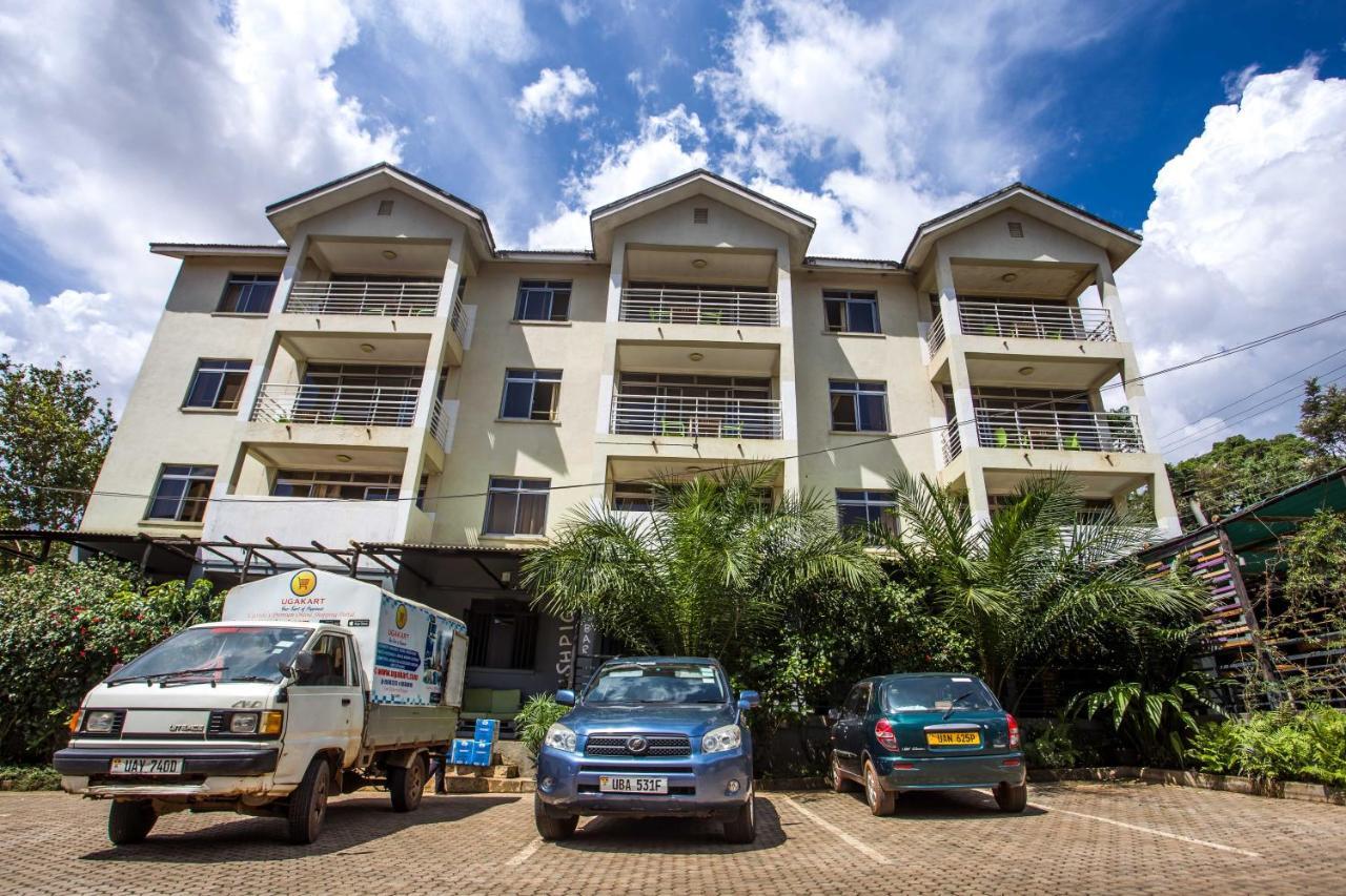 Bushpig Backpackers Vandrarhem Kampala Exteriör bild